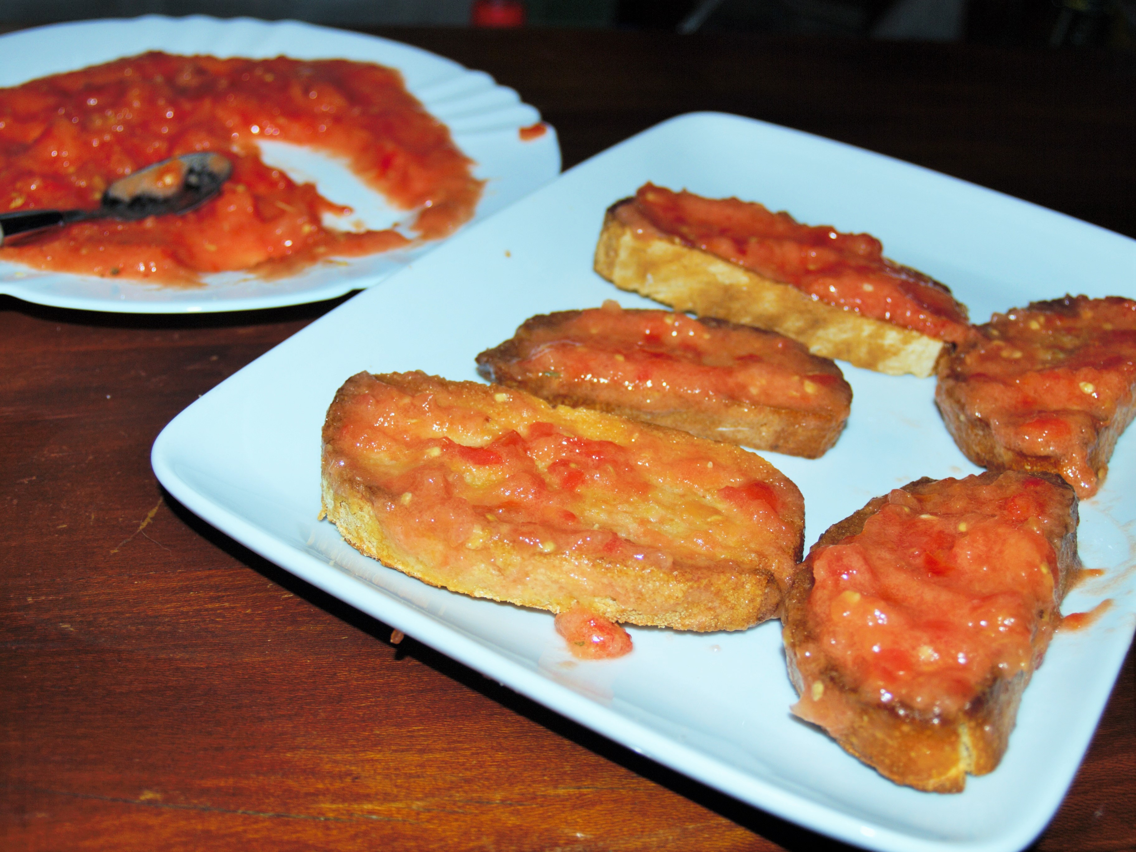 Pa amb tomaquet (Photo La Gazette Catalane)