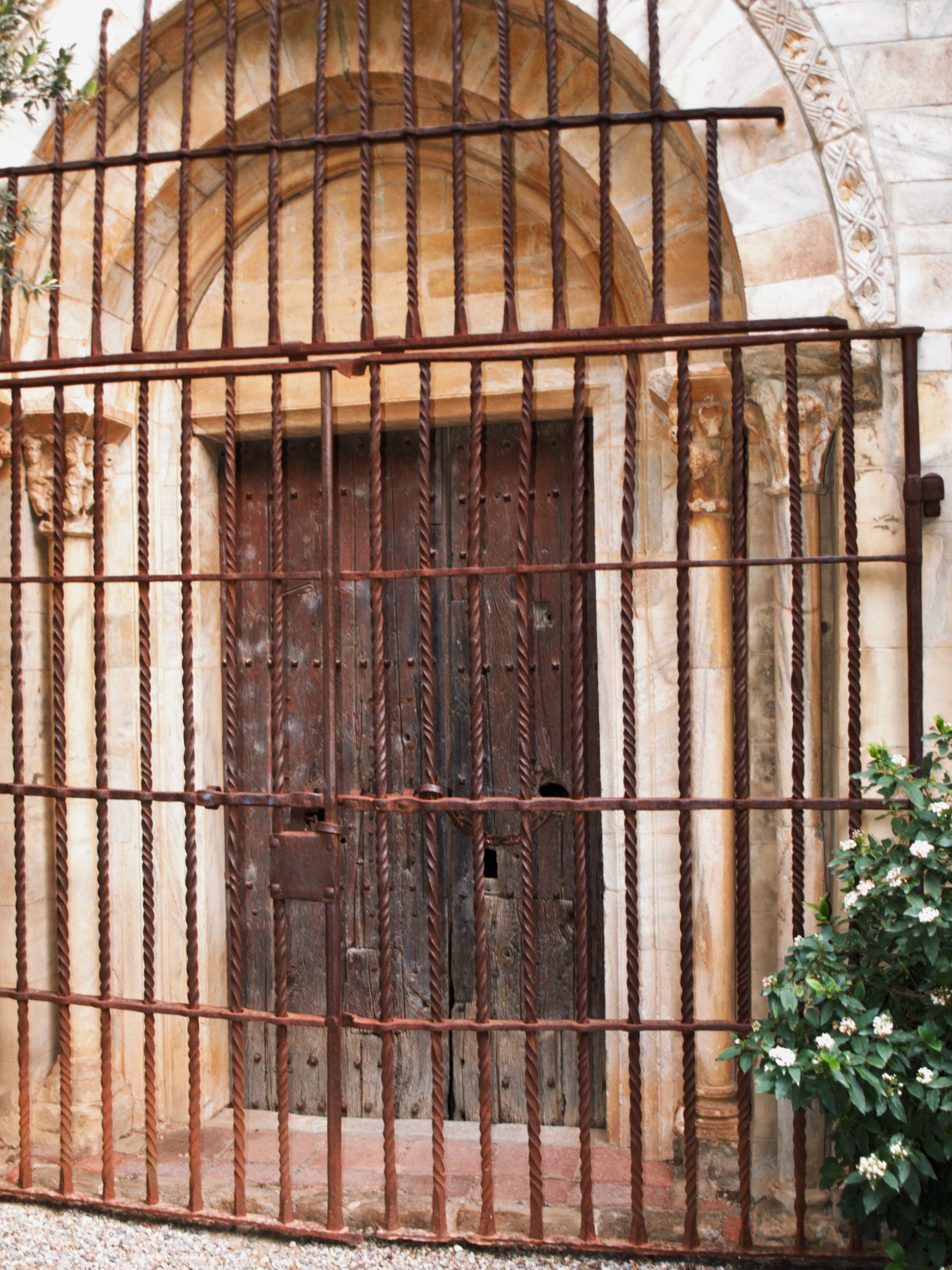 Portail du Monastir del camp (Photo La Gazette Catalane).JPG