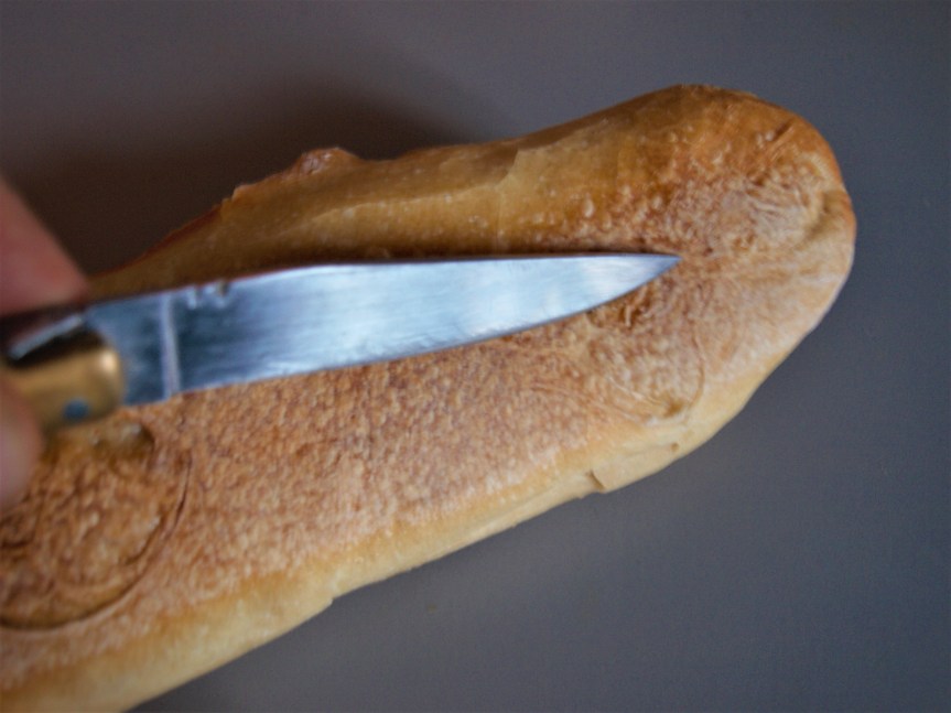 Signer le  pain d&rsquo;une croix avant de l&rsquo;entamer…