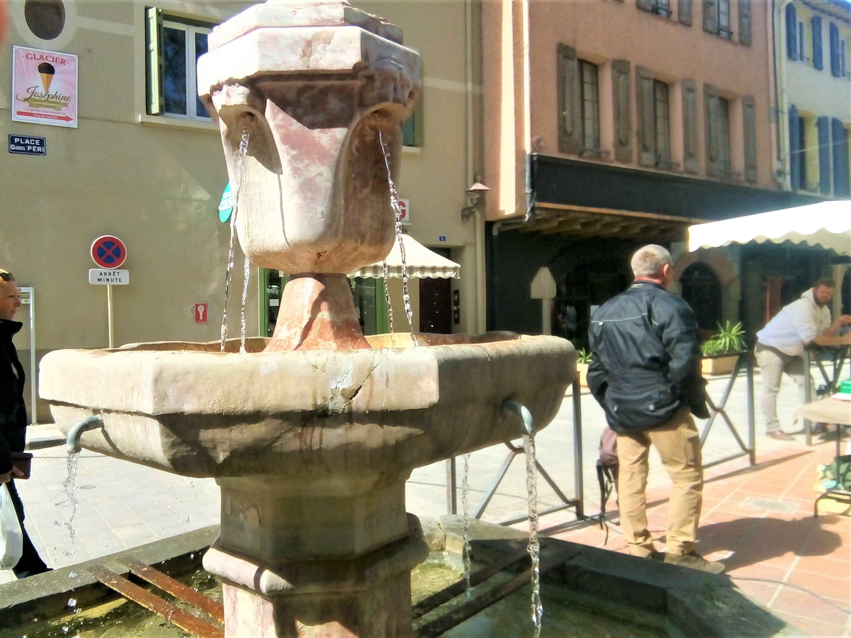 Photo La Gazette Catalane Fontaine place Gabriel Péri, 66300 Thuir