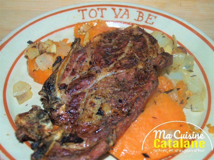 Côtes de porc rôties sur patates&nbsp;douces