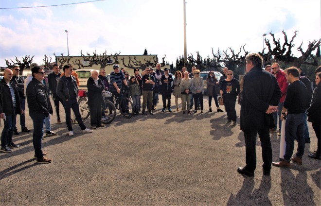 Comme le projet de destruction de la cave coopératives de Trouillas pour bâtir un hard de Hard Discount, de très nombreuses caves coopératives dans nos villages sont promises au même destin funeste,  pour des réalisations sans pertinences ! Interrogeons-nous sur cette profusion d'installations de ces grandes surfaces et en particulier des hards discount en Pays Catalan... Parmi les premiers émérites Départements les plus pauvres et champion de France du taux de bénéficiaires de RSA... Il aurait été judicieux d'y installer une vraie halle de producteurs locaux et du Pays Catalan par exemple !